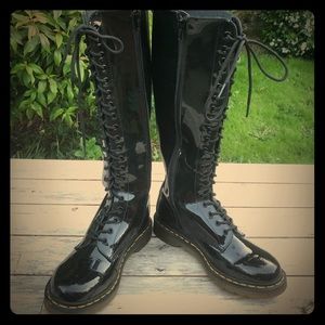 Dr Martens 20 eye patent leather
